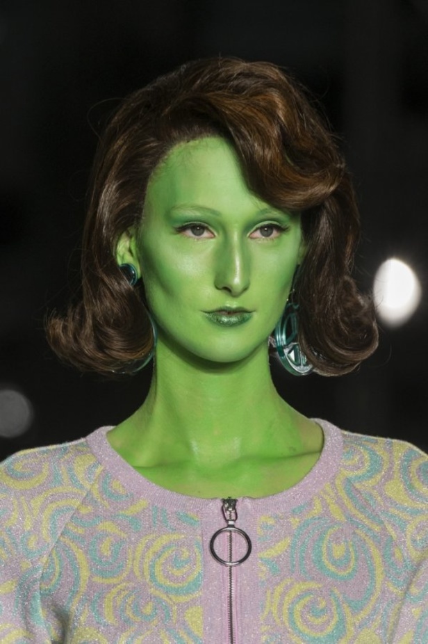 عرض ازياء موسكينو لخريف وشتاء 2018