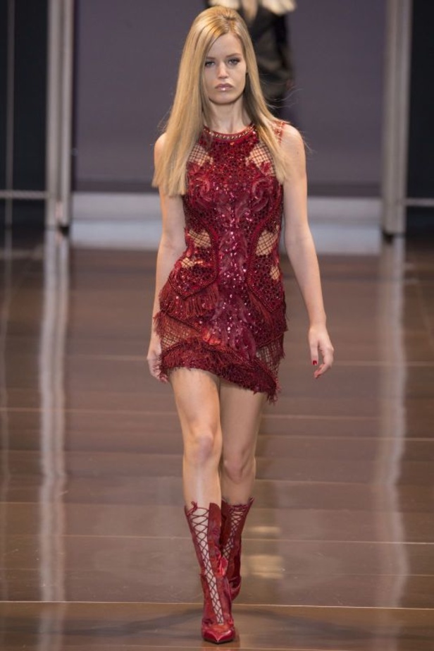 Versace... المرأة بكامل أنوثتها وعظمتها