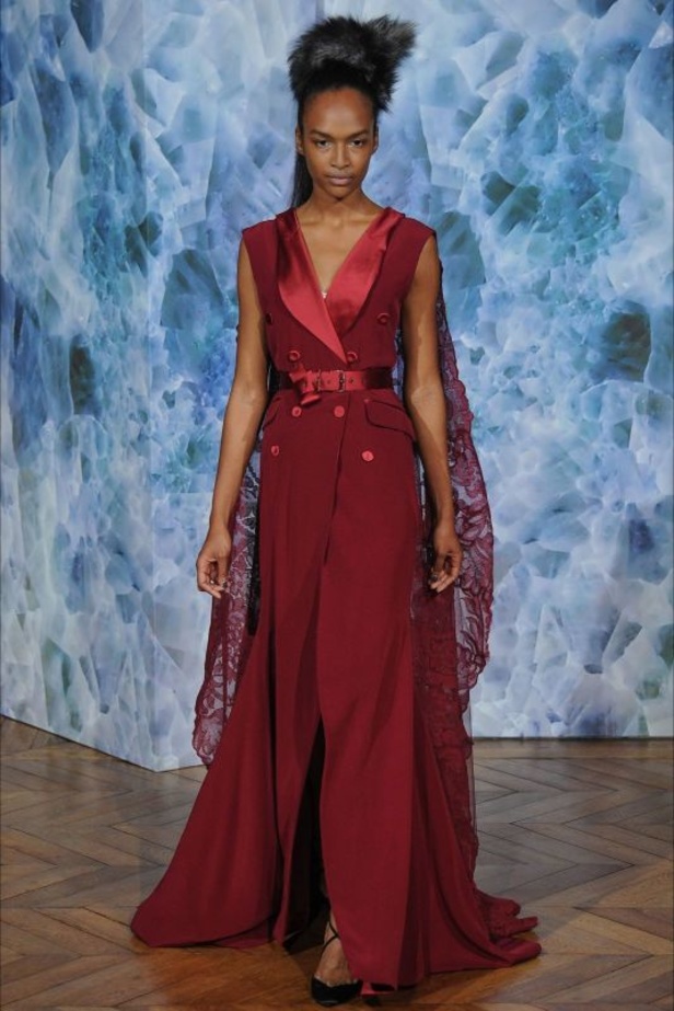 Alexis Mabille: جرأة بالألوان والقصّات 