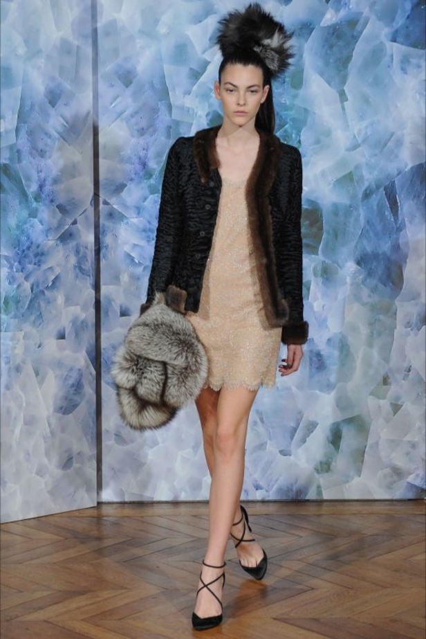 Alexis Mabille: جرأة بالألوان والقصّات 