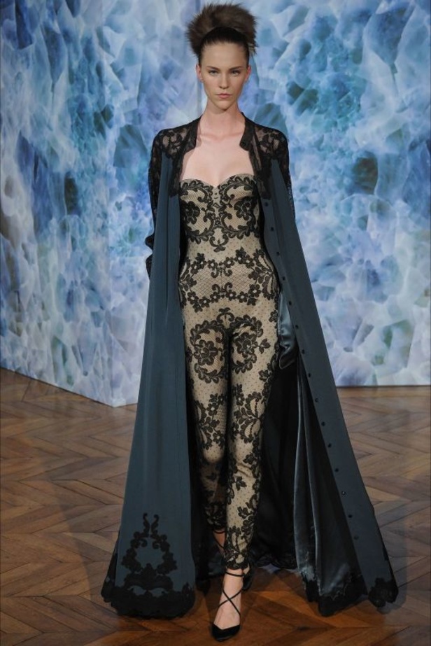 Alexis Mabille: جرأة بالألوان والقصّات 