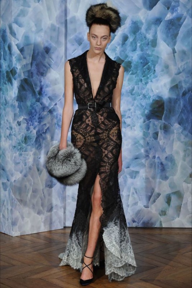 Alexis Mabille: جرأة بالألوان والقصّات 