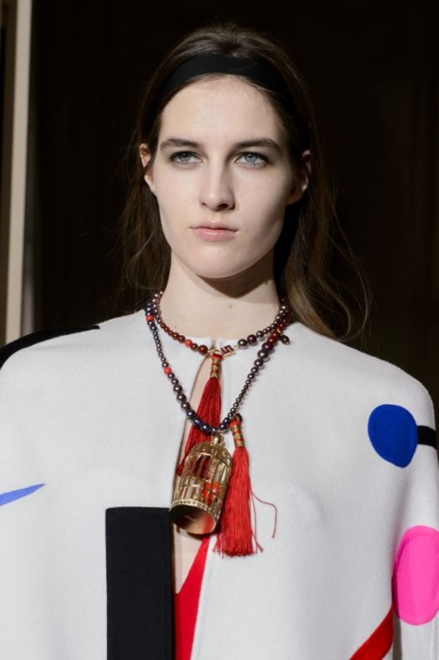 مجموعة الألبسة الراقية من شياباريلي لربيع 2017