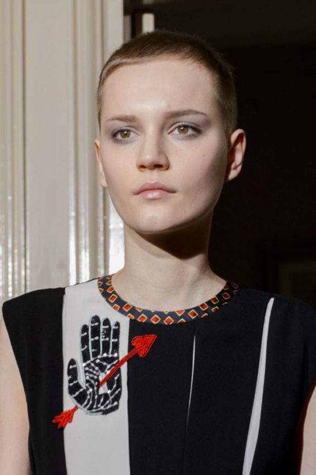 مجموعة الألبسة الراقية من شياباريلي لربيع 2017