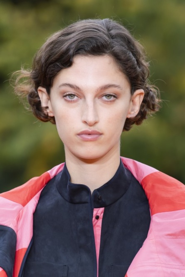 اسبوع الموضة في لندن 2019 أزياء ROKSANDA لربيع وصيف 2020