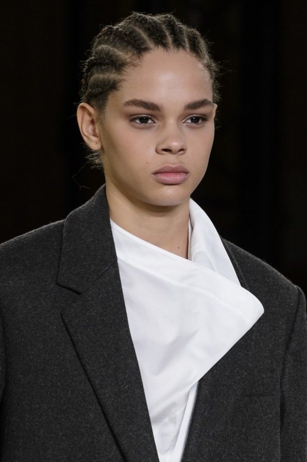 عرض أزياء ستيلا مكارتني لموسم خريف وشتاء 2017