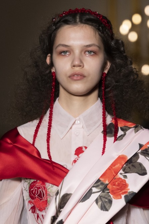 مجموعة الالبسة الفاخرة من SIMONE ROCHA لخريف وشتاء 2020-2021