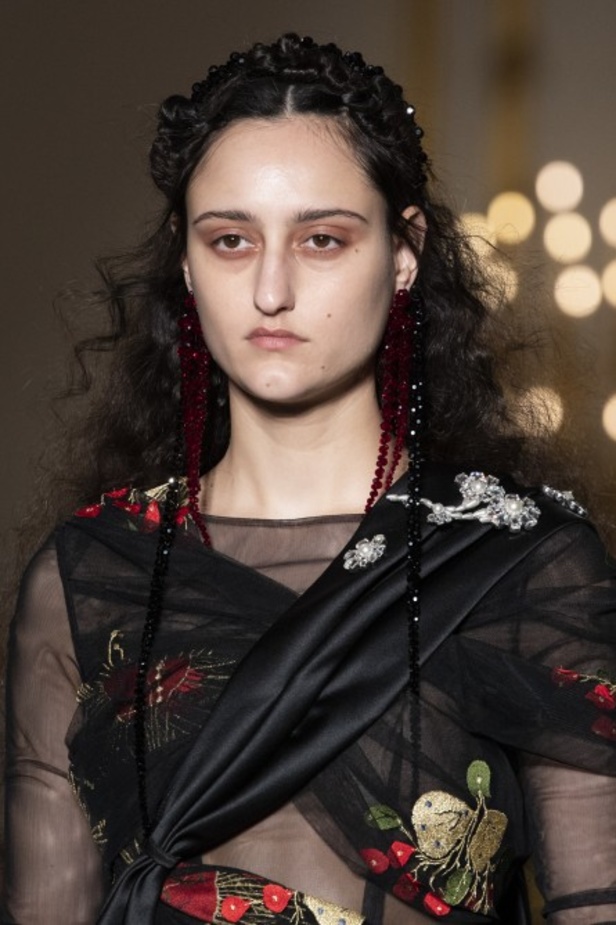 مجموعة الالبسة الفاخرة من SIMONE ROCHA لخريف وشتاء 2020-2021