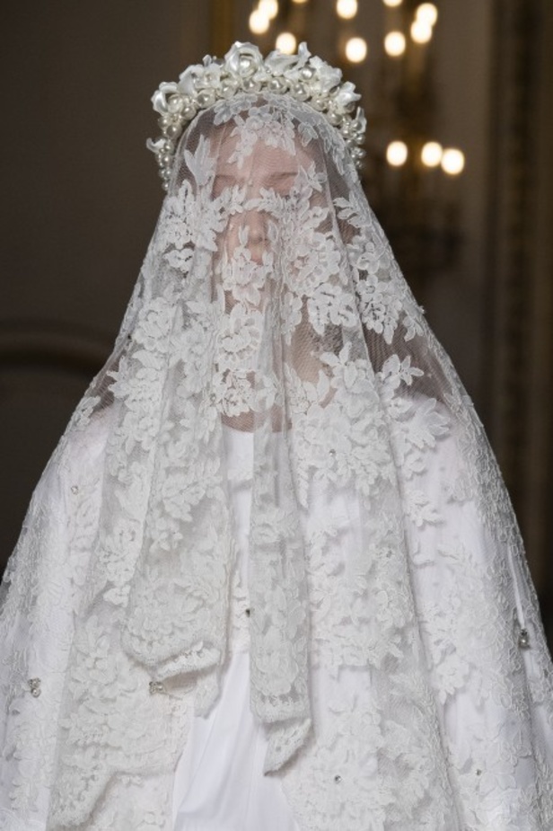 مجموعة الالبسة الفاخرة من SIMONE ROCHA لخريف وشتاء 2020-2021