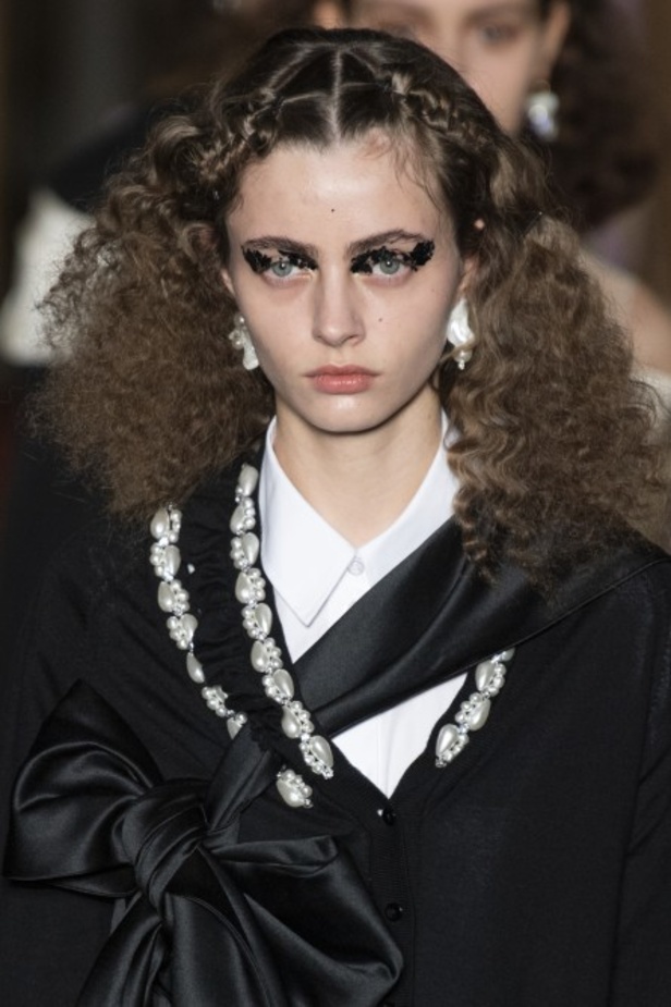 مجموعة الالبسة الفاخرة من SIMONE ROCHA لخريف وشتاء 2020-2021