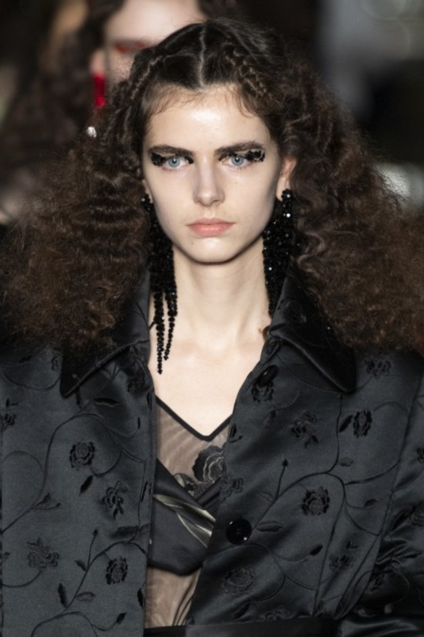 مجموعة الالبسة الفاخرة من SIMONE ROCHA لخريف وشتاء 2020-2021