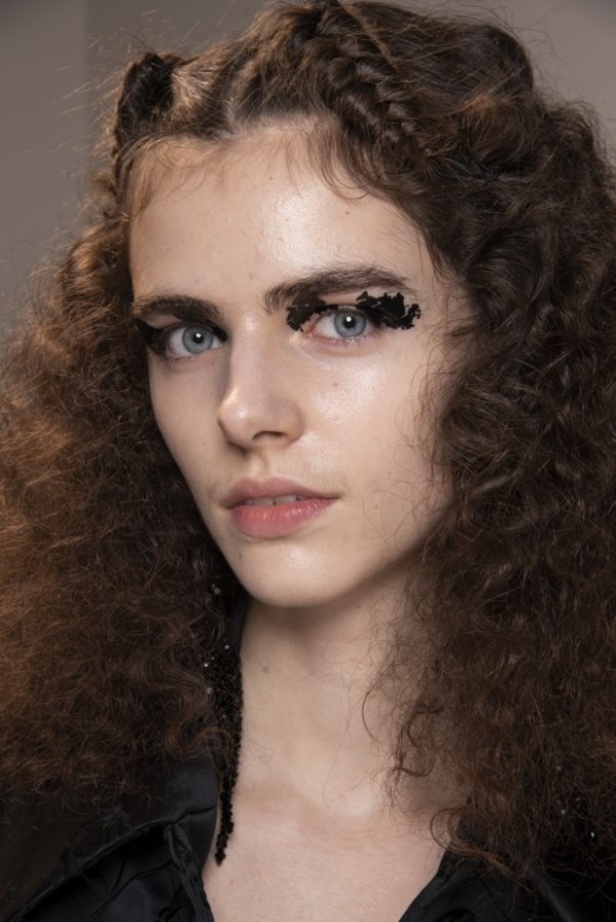 مجموعة الالبسة الفاخرة من SIMONE ROCHA لخريف وشتاء 2020-2021