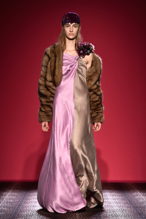  Schiaparelli: إعادة إحياء الجمال الابداعي