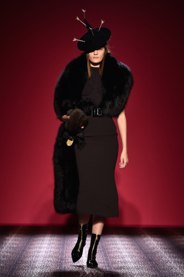  Schiaparelli: إعادة إحياء الجمال الابداعي