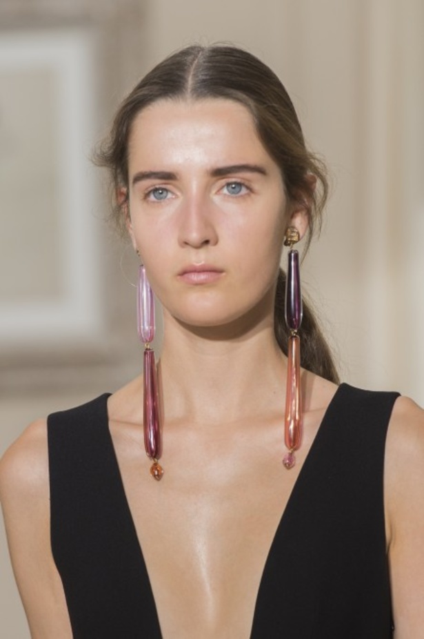 عرض Schiaparelli للأزياء الراقية لخريف وشتاء ٢٠١٨ !