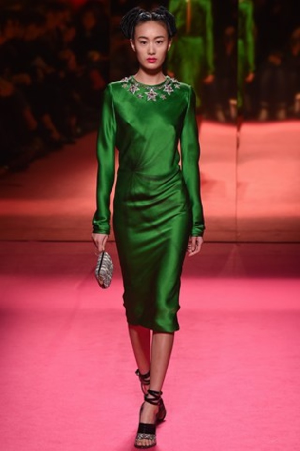 تصاميم استعراضية من Schiaparelli