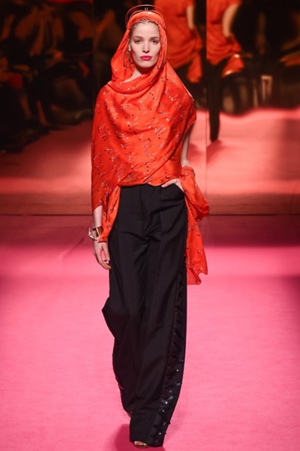 تصاميم استعراضية من Schiaparelli