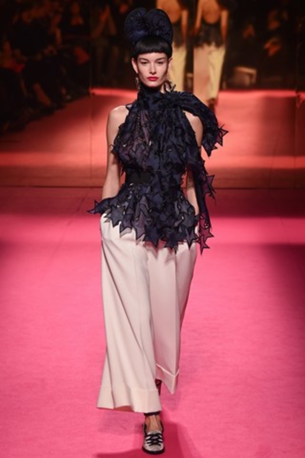 تصاميم استعراضية من Schiaparelli