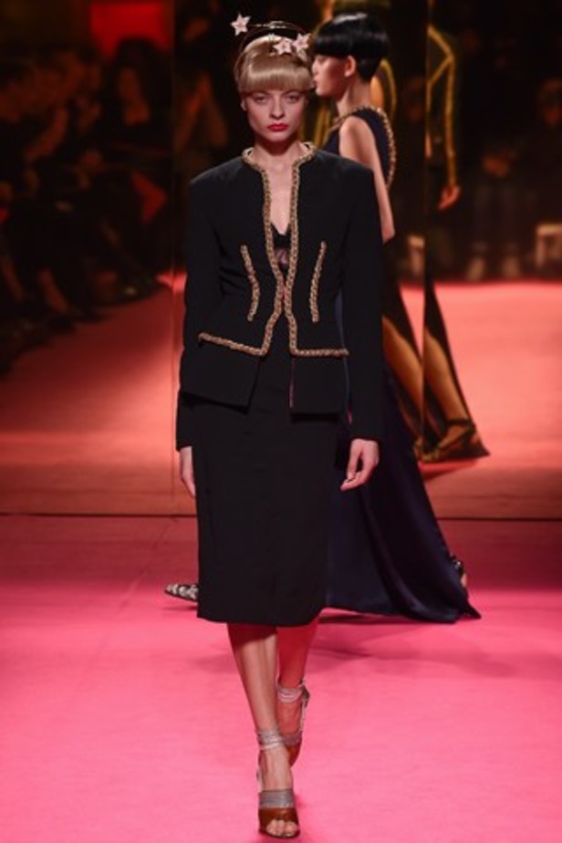 تصاميم استعراضية من Schiaparelli