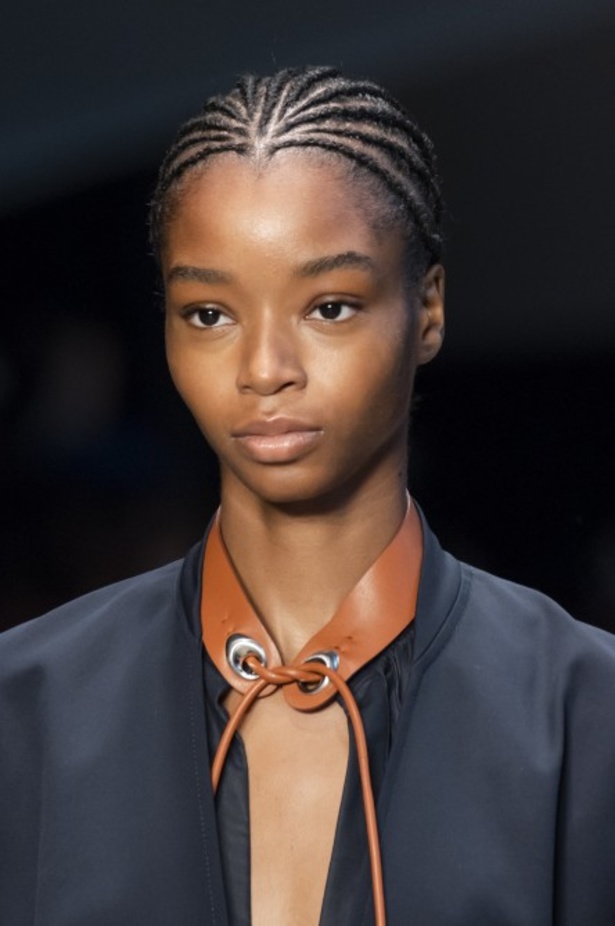 الأنوثة المفعمة بالرومانسية المعاصرة مع مجموعة Sportmax لربيع وصيف 2020