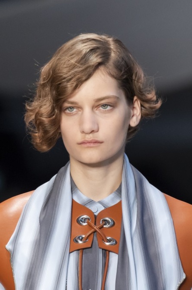 الأنوثة المفعمة بالرومانسية المعاصرة مع مجموعة Sportmax لربيع وصيف 2020