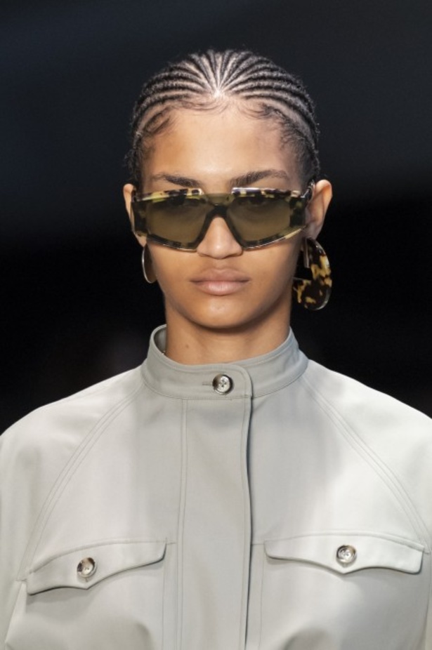 الأنوثة المفعمة بالرومانسية المعاصرة مع مجموعة Sportmax لربيع وصيف 2020