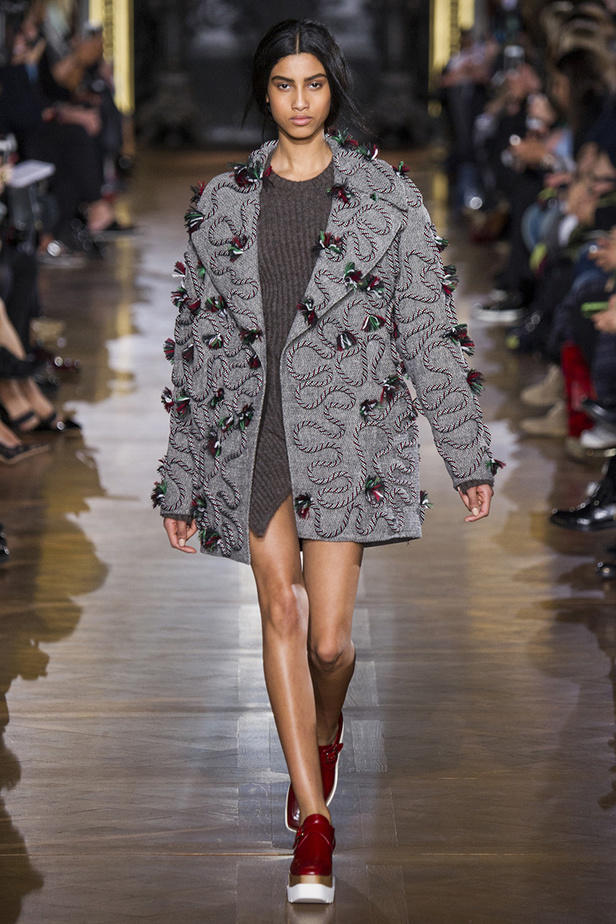 Stella McCartney: تصاميم عملية بلمسات رجالية