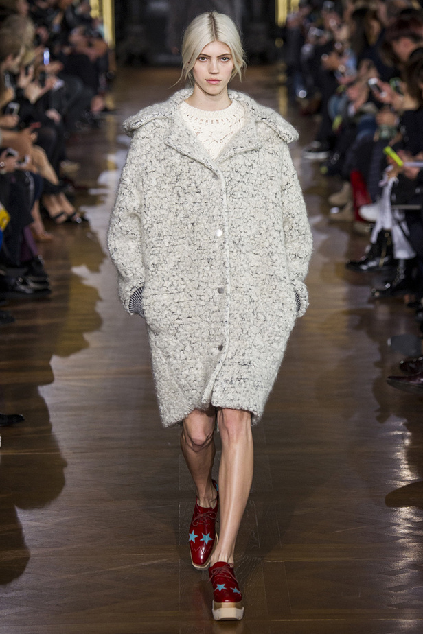 Stella McCartney: تصاميم عملية بلمسات رجالية