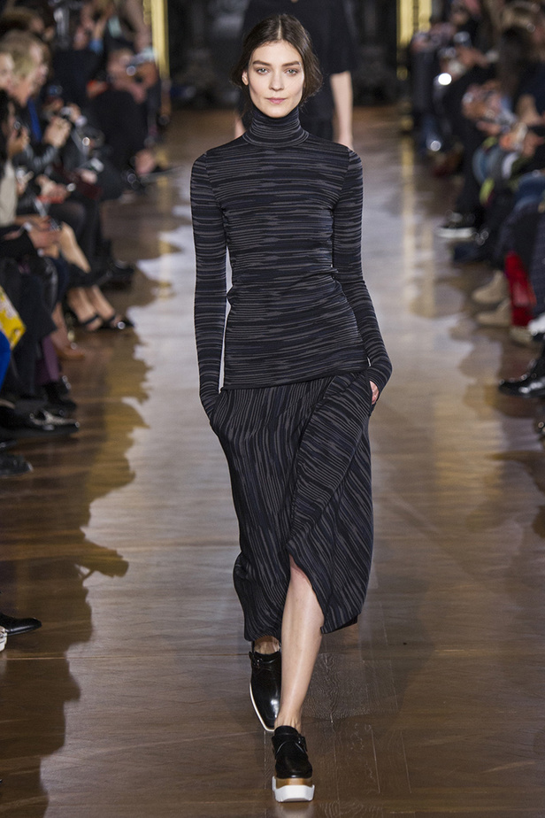 Stella McCartney: تصاميم عملية بلمسات رجالية