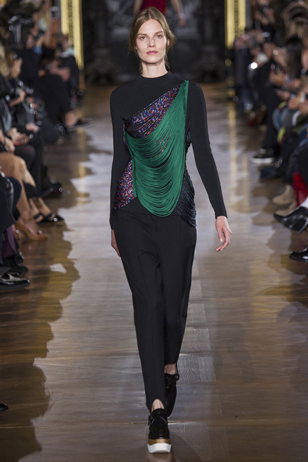 Stella McCartney: تصاميم عملية بلمسات رجالية