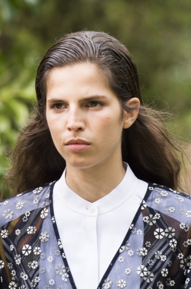 توري بورش تنقلنا الى ربيع وصيف 2019 بتصاميم عصرية وانيقة