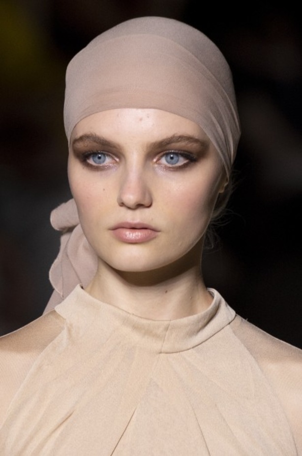 توم فورد يفتتح أسبوع الموضة النيويوركي بعرض كلاسيكي فاخر