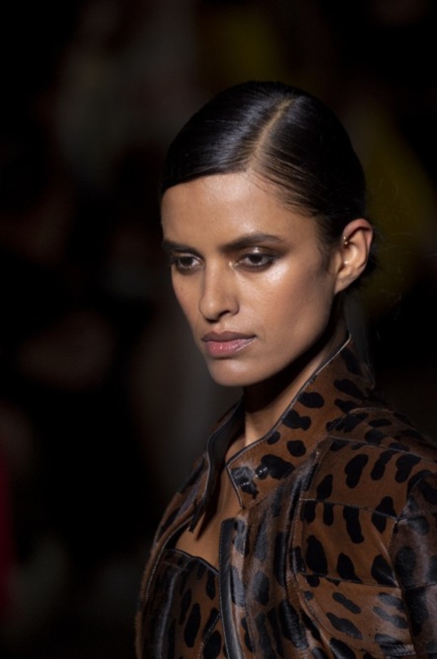 توم فورد يفتتح أسبوع الموضة النيويوركي بعرض كلاسيكي فاخر