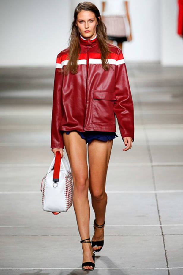 TopShop Unique: مجموعة رياضية بسيطة ومرحة