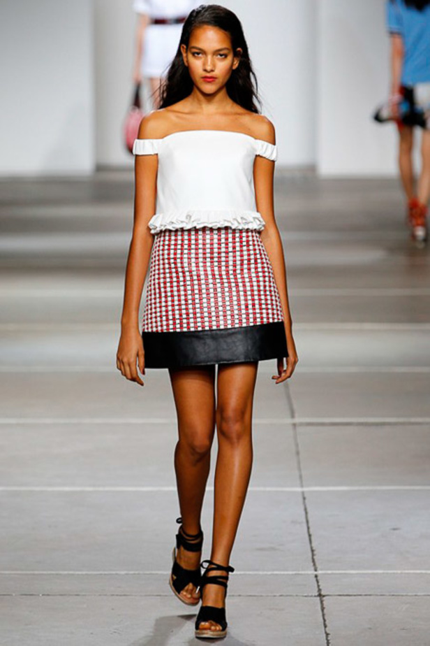 TopShop Unique: مجموعة رياضية بسيطة ومرحة