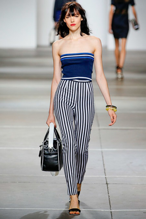 TopShop Unique: مجموعة رياضية بسيطة ومرحة