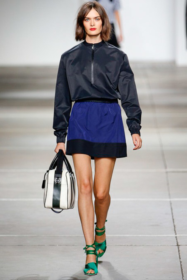 TopShop Unique: مجموعة رياضية بسيطة ومرحة