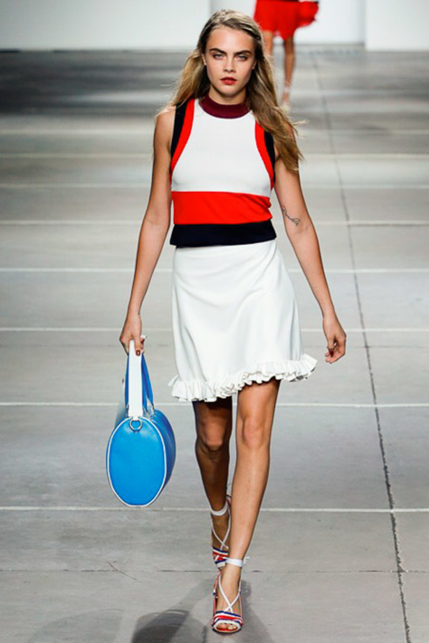 TopShop Unique: مجموعة رياضية بسيطة ومرحة