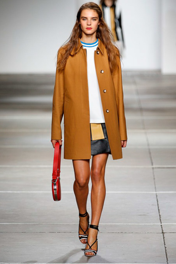 TopShop Unique: مجموعة رياضية بسيطة ومرحة