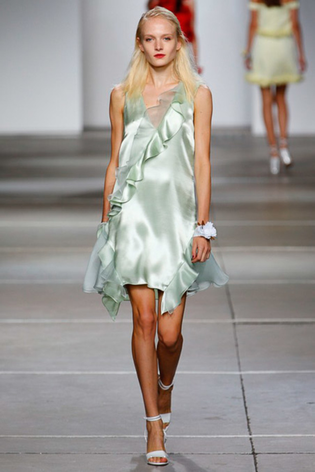 TopShop Unique: مجموعة رياضية بسيطة ومرحة