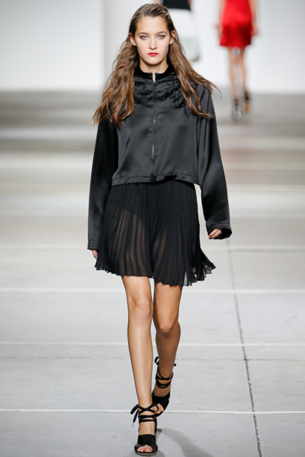 TopShop Unique: مجموعة رياضية بسيطة ومرحة