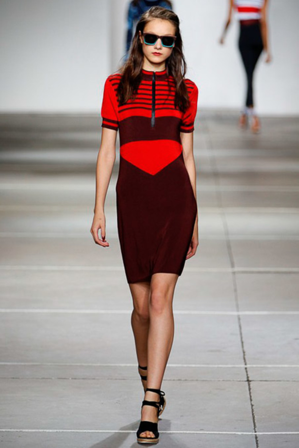 TopShop Unique: مجموعة رياضية بسيطة ومرحة