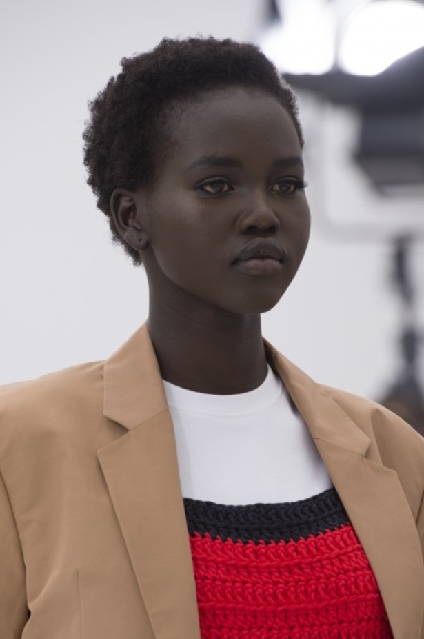 عرض ازياء فيكتوريا بيكهام لربيع وصيف 2019