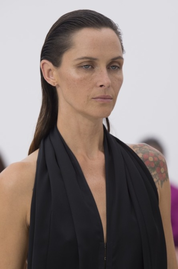 عرض ازياء فيكتوريا بيكهام لربيع وصيف 2019