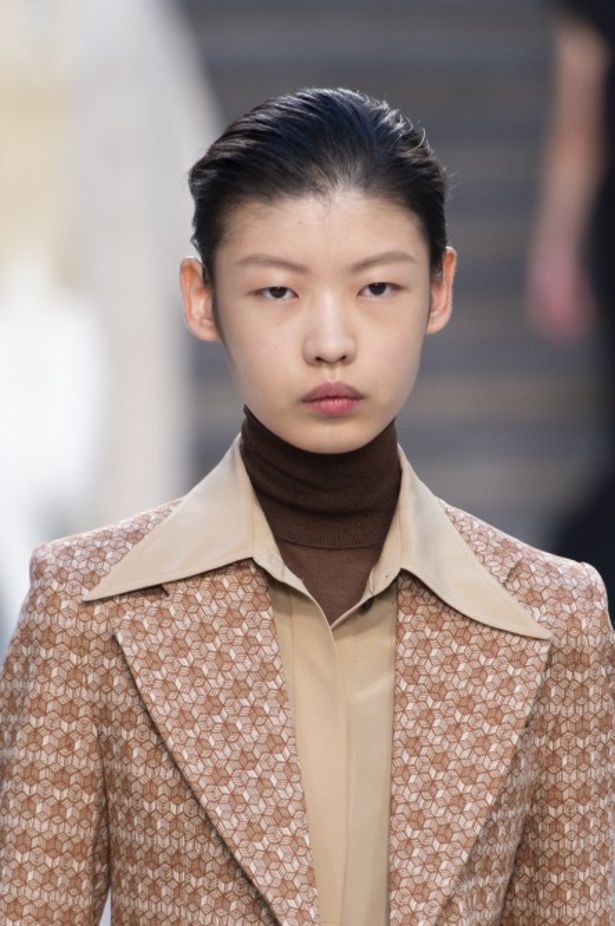 اسبوع الموضة في لندن 2019  عرض أزياء VICTORIA BECKHAM لربيع وصيف 2020