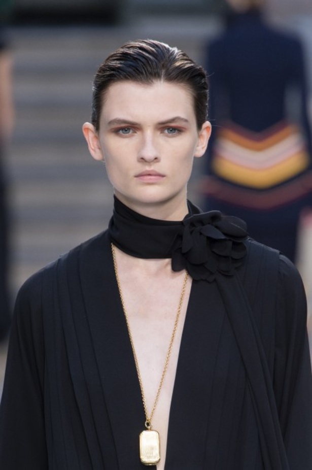 اسبوع الموضة في لندن 2019  عرض أزياء VICTORIA BECKHAM لربيع وصيف 2020