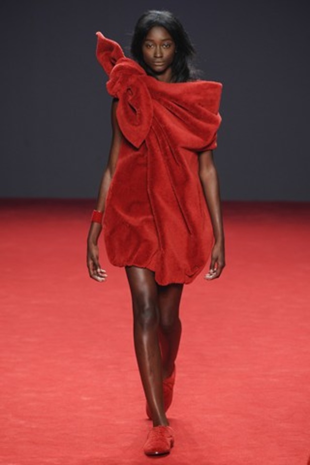 Viktor & Rolf وروعة الأحمر