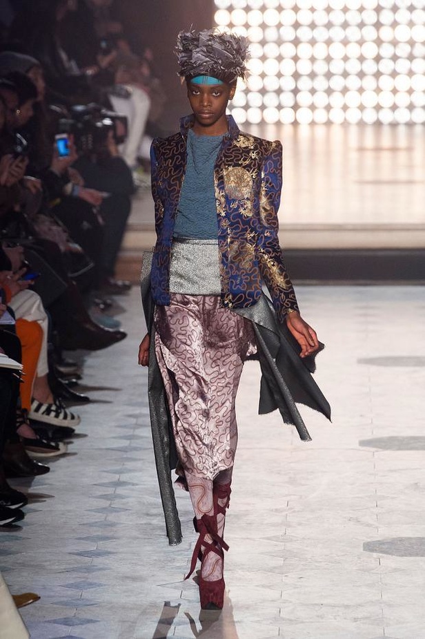 Vivienne Westwood: قبائل أفريقية ورومنسية جريئة