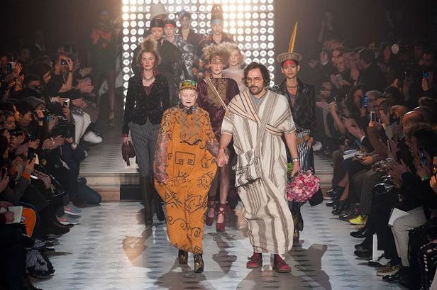 Vivienne Westwood: قبائل أفريقية ورومنسية جريئة