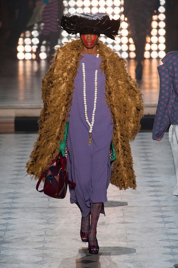 Vivienne Westwood: قبائل أفريقية ورومنسية جريئة